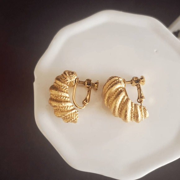 VTG Napier Gold‎ Tone Screw Back Earrings - Picture 5 of 5